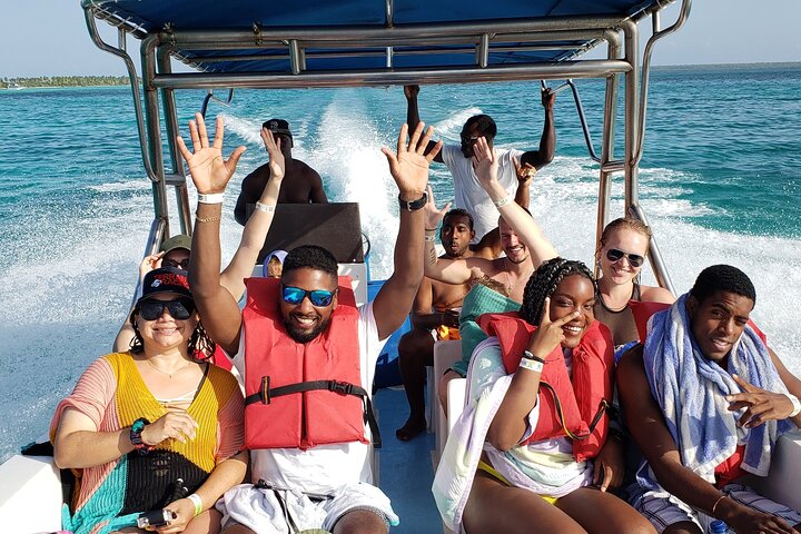 Schnorcheltour mit dem Schnellboot in kleiner Gruppe zur Insel Saona, Dominikanische Republik, mit Stränden, Schnorcheln und lokaler Kultur, Foto 10 | wizardtrip