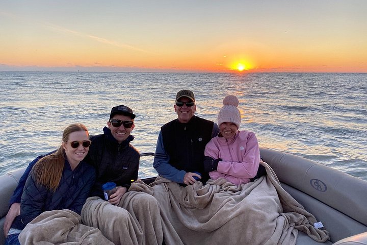 Disfruta de un tour en barco semiprivado al atardecer en St. Petersburg, Florida, con vistas a mansiones y delfines, foto 10 | wizardtrip