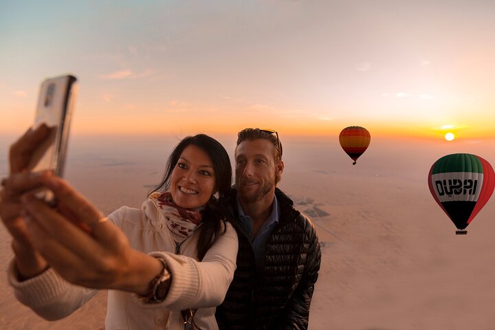 Dubai: Luxury Hot Air Balloon with Michelin-Curated Breakfast | wizardtrip