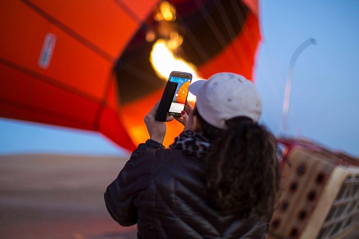 Luxuriöser Heißluftballonflug über der Dubai-Wüste bei Sonnenaufgang mit Gourmet-Frühstück, Foto 10 | wizardtrip