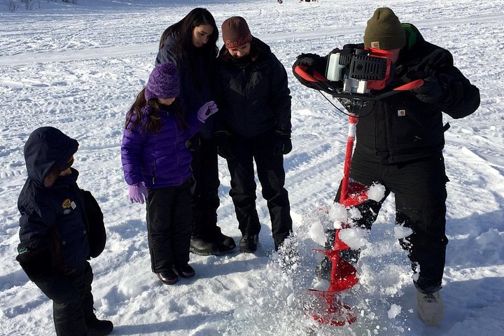 Ice fishing expedition in a heated cabin near Fairbanks, Alaska, photo 6 | wizardtrip