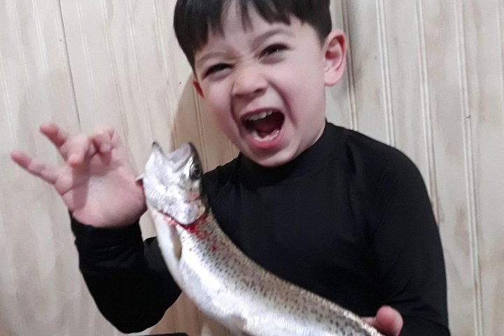Ice fishing expedition in a heated cabin near Fairbanks, Alaska, photo 7 | wizardtrip