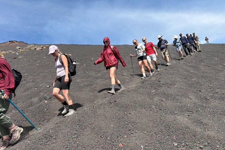 Eventyrlig vandretur på Etna, Sicilien, udforskning af vulkanske landskaber og kratere, foto 17 | wizardtrip