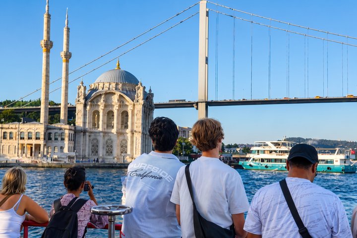宮殿、橋、スカイラインの景色を望むイスタンブールのボスポラス海峡クルーズ、写真27 | wizardtrip