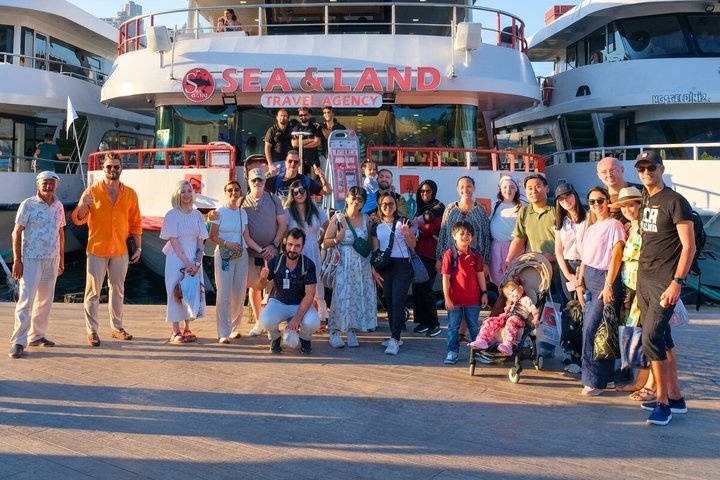 宮殿、橋、スカイラインの景色を望むイスタンブールのボスポラス海峡クルーズ、写真32 | wizardtrip