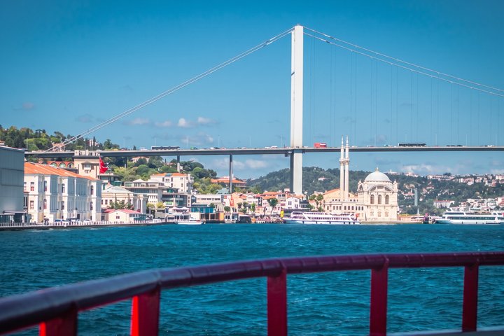 宮殿、橋、スカイラインの景色を望むイスタンブールのボスポラス海峡クルーズ、写真41 | wizardtrip