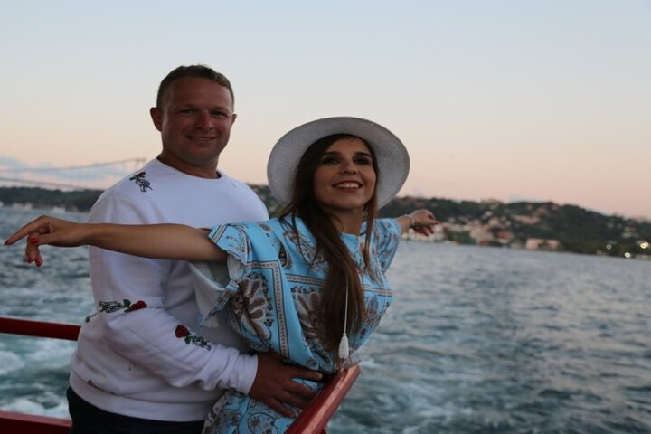 Naturskjønn Bosporos-cruise i Istanbul, som viser europeiske og asiatiske landemerker fra vannet, foto 7 | wizardtrip