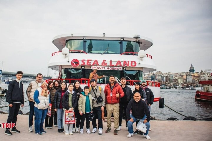 Naturskjønn Bosporos-cruise i Istanbul, som viser europeiske og asiatiske landemerker fra vannet, foto 31 | wizardtrip