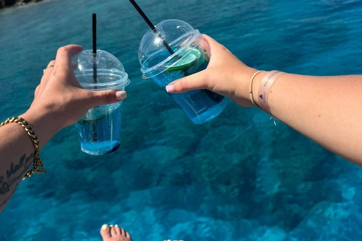 Nyd et afslappende dagkrydstogt til Blue Lagoon og Turtle Cove fra Ayia Napa, Cypern, med svømning og frokost, foto 8 | wizardtrip