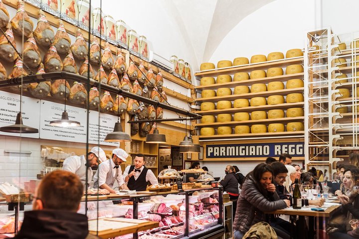 Visite privée à pied explorant les monuments historiques, les marchés et les trésors cachés de Bologne avec un guide local, photo 12 | wizardtrip