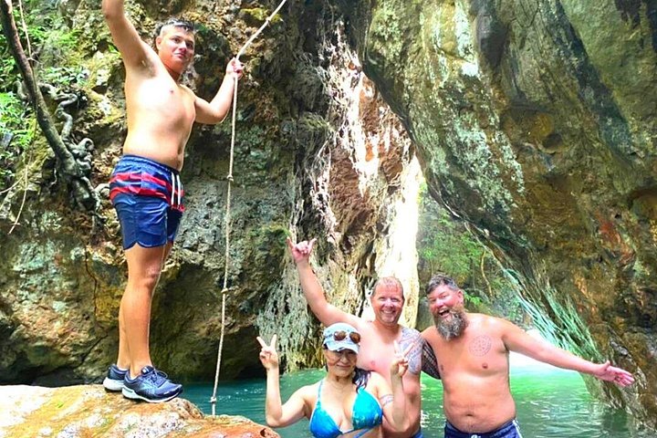 Randonnée aventure privée vers la magnifique cascade La Leona au Guanacaste, Costa Rica, avec forêts luxuriantes et formations géologiques uniques, photo 17 | wizardtrip