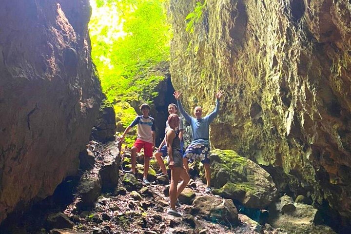 Randonnée aventure privée vers la magnifique cascade La Leona au Guanacaste, Costa Rica, avec forêts luxuriantes et formations géologiques uniques, photo 19 | wizardtrip