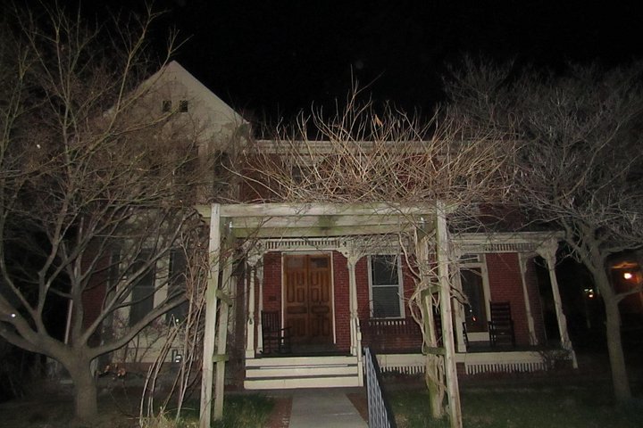 Figuras fantasmagóricas e ruas históricas em Gettysburg durante um passeio de investigação paranormal, foto 7 | wizardtrip