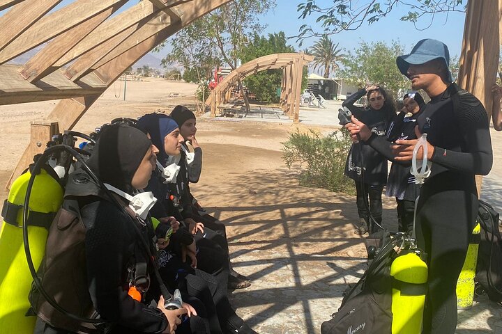 Aventura privada de buceo en el Mar Rojo, Aqaba, Jordania, explorando la vida marina y naufragios, foto 16 | wizardtrip