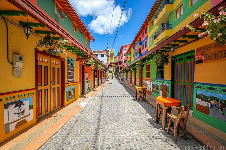 Excursion d'une journée à Guatapé, Colombie, avec la Pierre d'El Peñol, le village coloré et la balade en bateau, photo 17 | wizardtrip