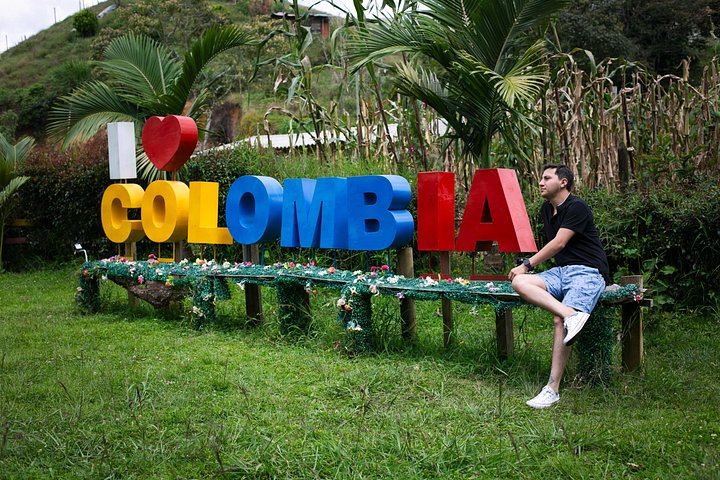 Excursion d'une journée à Guatapé, Colombie, avec la Pierre d'El Peñol, le village coloré et la balade en bateau, photo 19 | wizardtrip