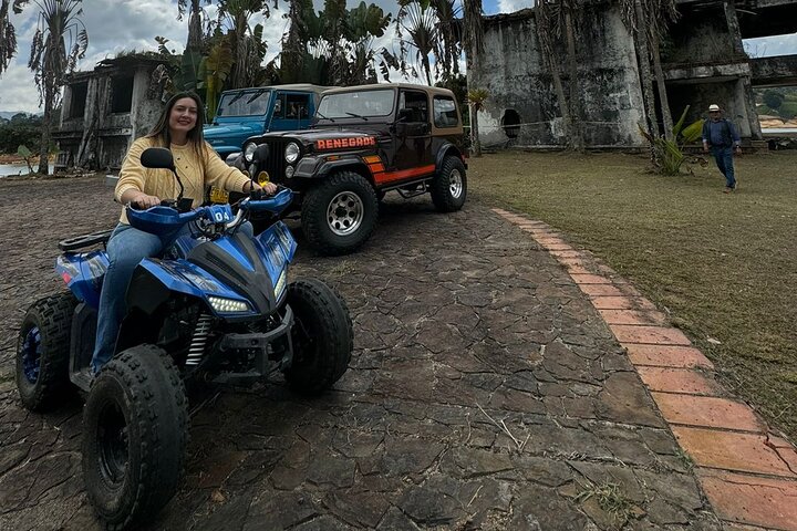 Explorez les rues colorées de Guatapé, l'emblématique Pierre du Peñol et l'Hacienda La Manuela lors d'une excursion en bus thématique depuis Medellín, photo 23 | wizardtrip