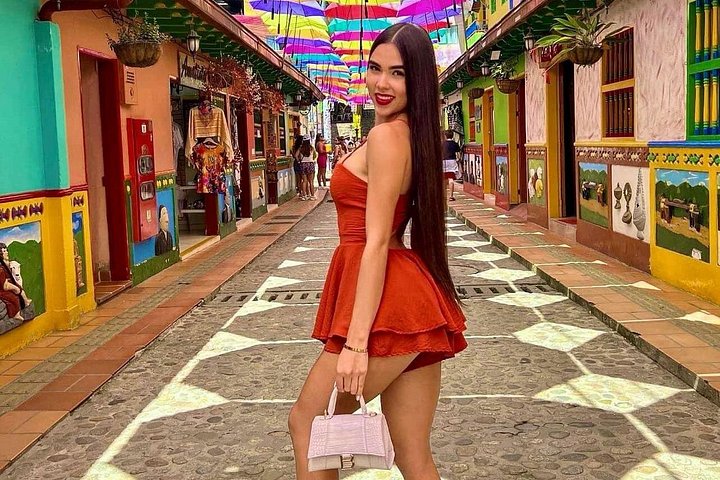 Explorez les rues colorées de Guatapé, l'emblématique Pierre du Peñol et l'Hacienda La Manuela lors d'une excursion en bus thématique depuis Medellín, photo 26 | wizardtrip
