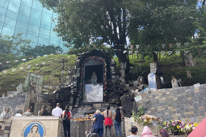 Tour of Pablo Escobar's historical sites in Medellin, Colombia, including museums and memorials, photo 7 | wizardtrip
