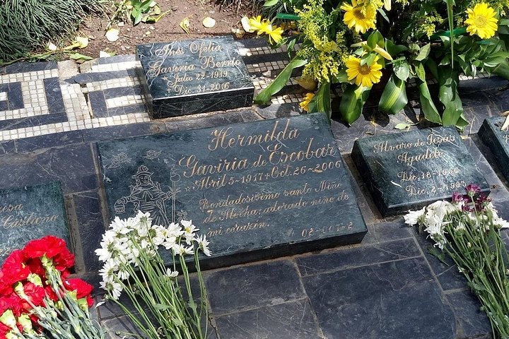 Tour of Pablo Escobar's historical sites in Medellin, Colombia, including museums and memorials, photo 13 | wizardtrip