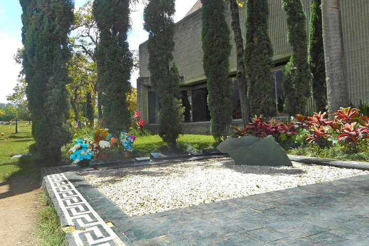 Tour of Pablo Escobar's historical sites in Medellin, Colombia, including museums and memorials, photo 14 | wizardtrip