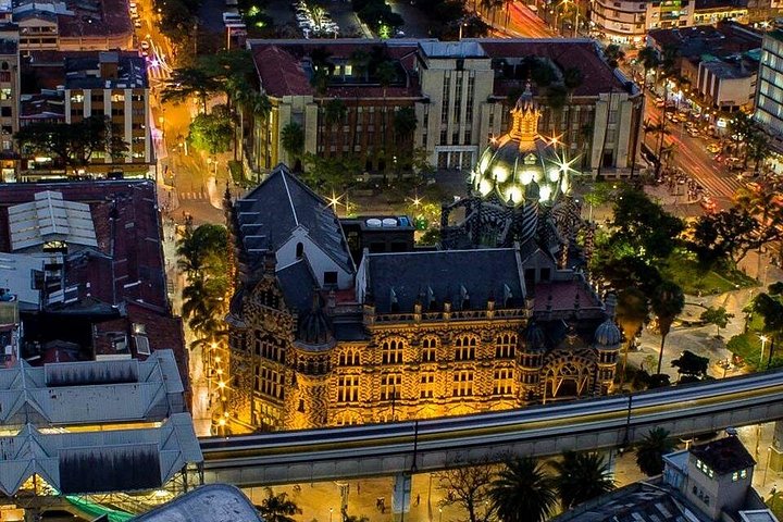 メデジンのパーティーバスツアー、ストリートフードと街の景色付き、写真13 | wizardtrip