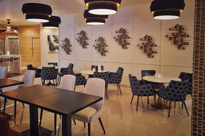 Rilassati in una lussuosa lounge aeroportuale con cibo, bevande e servizi prima del tuo volo, foto 12 | wizardtrip