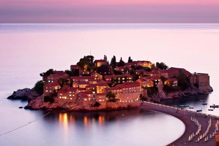 Fantastisk Montenegro Rundtur: Lovcen NP, Mausoleum, Crnojevic-floden & Sveti Stefan | wizardtrip