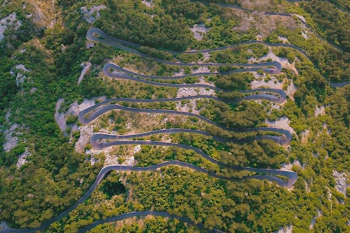 Schilderachtige tour van de kust, bergen en historische bezienswaardigheden van Montenegro, inclusief de Baai van Kotor en Sveti Stefan, foto 8 | wizardtrip