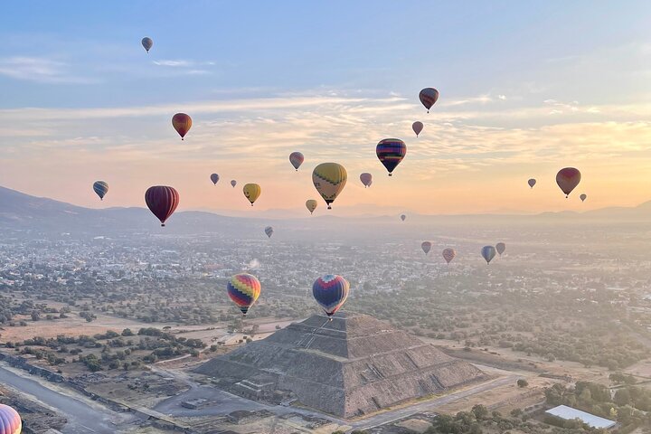 Vol en montgolfière, petit-déjeuner dans la grotte et visite des pyramides depuis Mexico | wizardtrip
