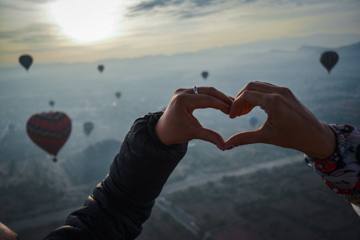 Vol en montgolfière au-dessus des pyramides de Teotihuacan au lever du soleil, Mexico, photo 17 | wizardtrip
