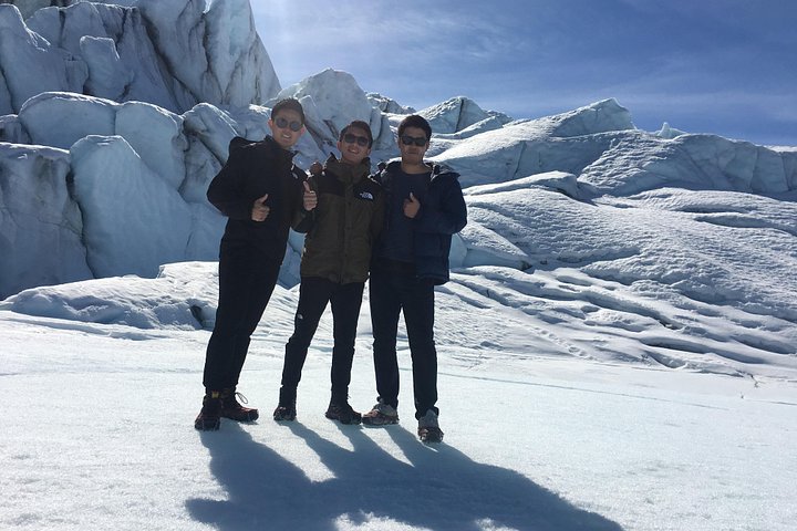 Guided day tour to Matanuska Glacier from Anchorage, featuring ice formations and mountain views, photo 10 | wizardtrip