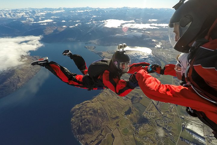Tandemhoppare i fritt fall över Queenstowns fantastiska landskap, foto 13 | wizardtrip