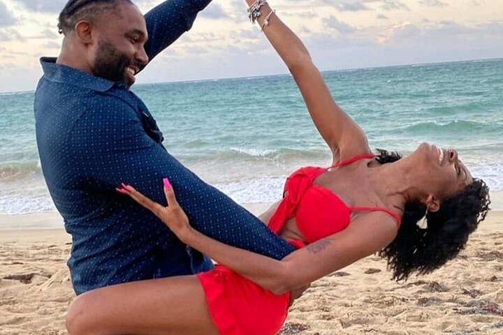 Clase de baile de salsa en la playa al atardecer en San Juan, Puerto Rico, foto 7 | wizardtrip