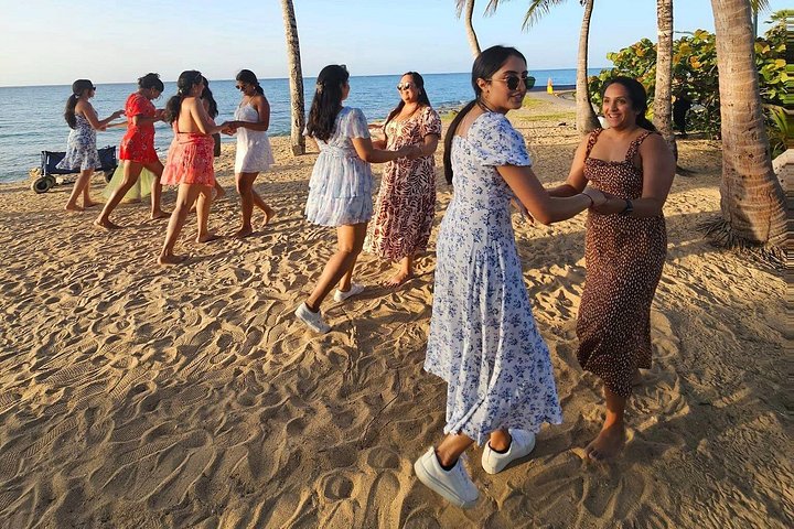 Clase de baile de salsa en la playa al atardecer en San Juan, Puerto Rico, foto 14 | wizardtrip