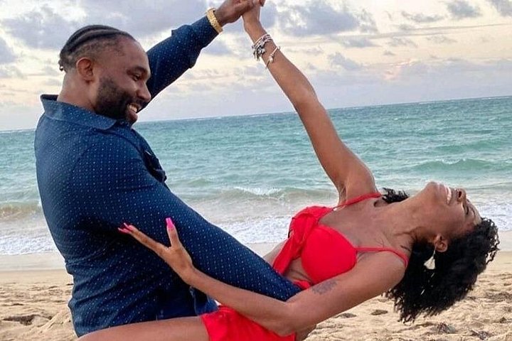 Clase de baile de salsa en la playa al atardecer en San Juan, Puerto Rico, foto 32 | wizardtrip
