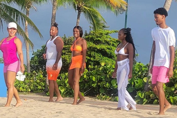 Clase de baile de salsa en la playa al atardecer en San Juan, Puerto Rico, foto 35 | wizardtrip