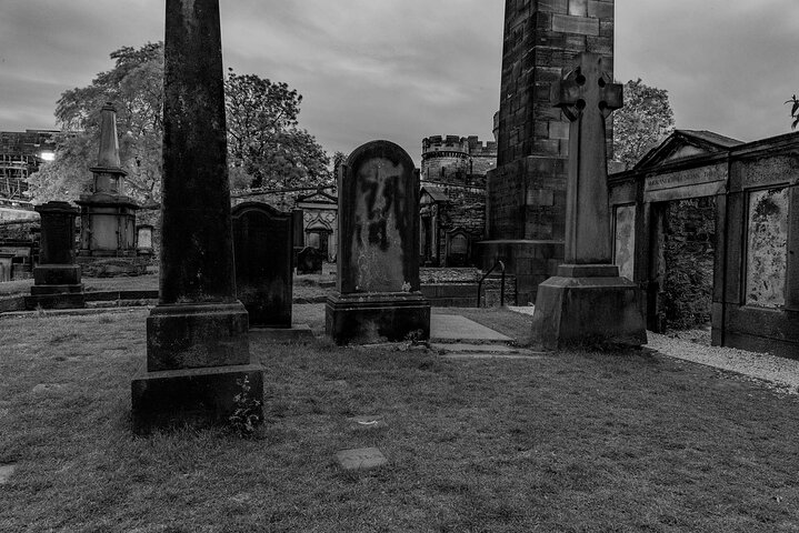 A guided ghost tour through Edinburgh's historic streets, exploring mysteries, legends, and murders, photo 10 | wizardtrip