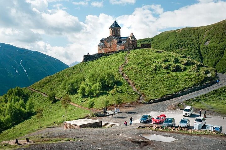 Tour panoramico della Strada Militare Georgiana con il Castello di Ananuri, Gudauri e la Chiesa della Trinità di Gergeti vicino al Monte Kazbegi, foto 8 | wizardtrip