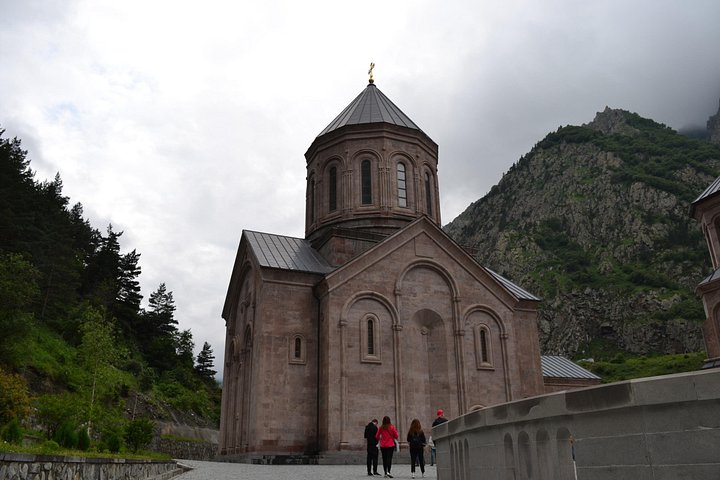 Tour panoramico della Strada Militare Georgiana con il Castello di Ananuri, Gudauri e la Chiesa della Trinità di Gergeti vicino al Monte Kazbegi, foto 22 | wizardtrip