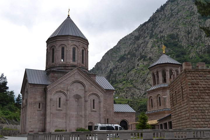 Tour panoramico della Strada Militare Georgiana con il Castello di Ananuri, Gudauri e la Chiesa della Trinità di Gergeti vicino al Monte Kazbegi, foto 34 | wizardtrip