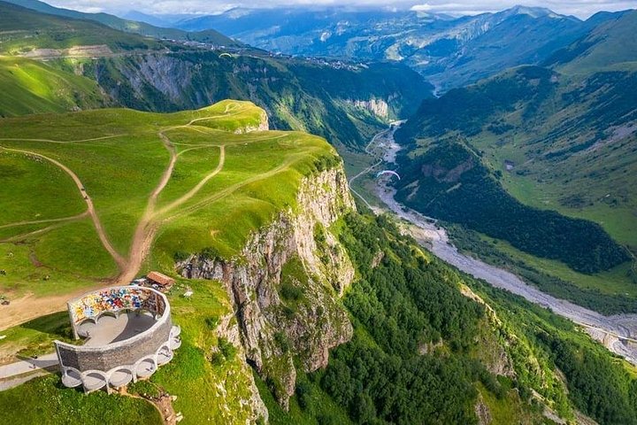 Tour panoramico della Strada Militare Georgiana con il Castello di Ananuri, Gudauri e la Chiesa della Trinità di Gergeti vicino al Monte Kazbegi, foto 44 | wizardtrip