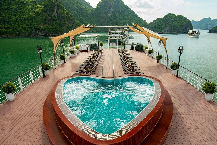 Luxe overnachtingscruise in Halong Bay en Lan Ha Bay, Vietnam, met activiteiten aan boord en schilderachtige uitzichten, foto 8 | wizardtrip