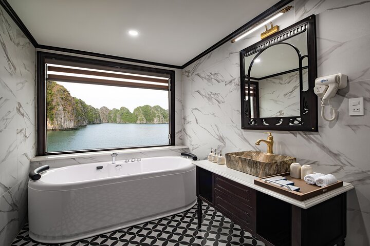 Luxe overnachtingscruise in Halong Bay en Lan Ha Bay, Vietnam, met activiteiten aan boord en schilderachtige uitzichten, foto 11 | wizardtrip