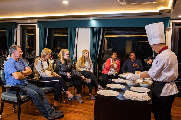Luxe overnachtingscruise in Halong Bay en Lan Ha Bay, Vietnam, met activiteiten aan boord en schilderachtige uitzichten, foto 12 | wizardtrip