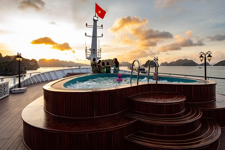 Luxe overnachtingscruise in Halong Bay en Lan Ha Bay, Vietnam, met activiteiten aan boord en schilderachtige uitzichten, foto 41 | wizardtrip