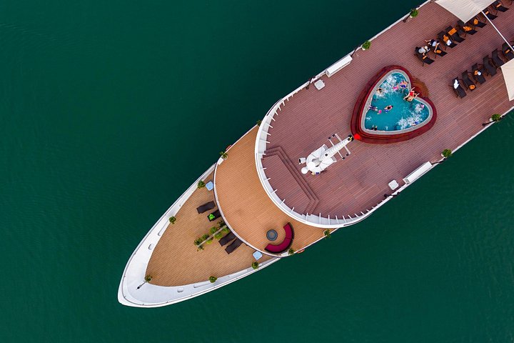Luxe overnachtingscruise in Halong Bay en Lan Ha Bay, Vietnam, met activiteiten aan boord en schilderachtige uitzichten, foto 42 | wizardtrip