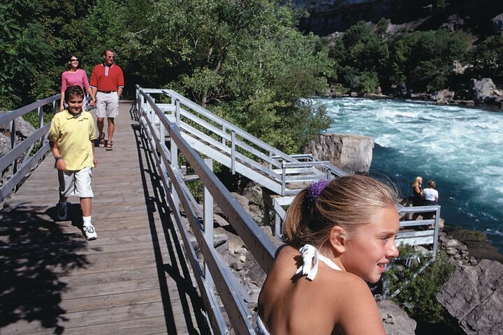 Opplev tordenet, tåken og kraften fra Niagara Falls på en omfattende kanadisk tur, foto 14 | wizardtrip