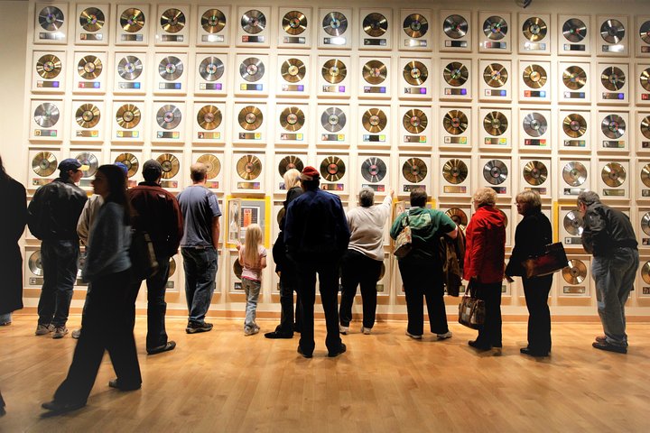 Explora la rica historia y los artefactos icónicos de la música country en el Country Music Hall of Fame and Museum de Nashville, foto 12 | wizardtrip