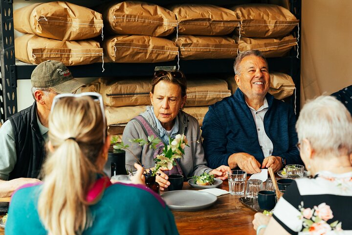Un tour gastronómico guiado a pie en Kelowna, Canadá, con cocina local y sitios culturales, foto 6 | wizardtrip
